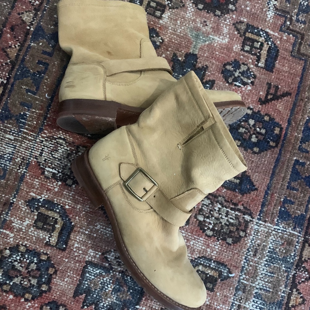 Women’s Frye suede boots sz 8
